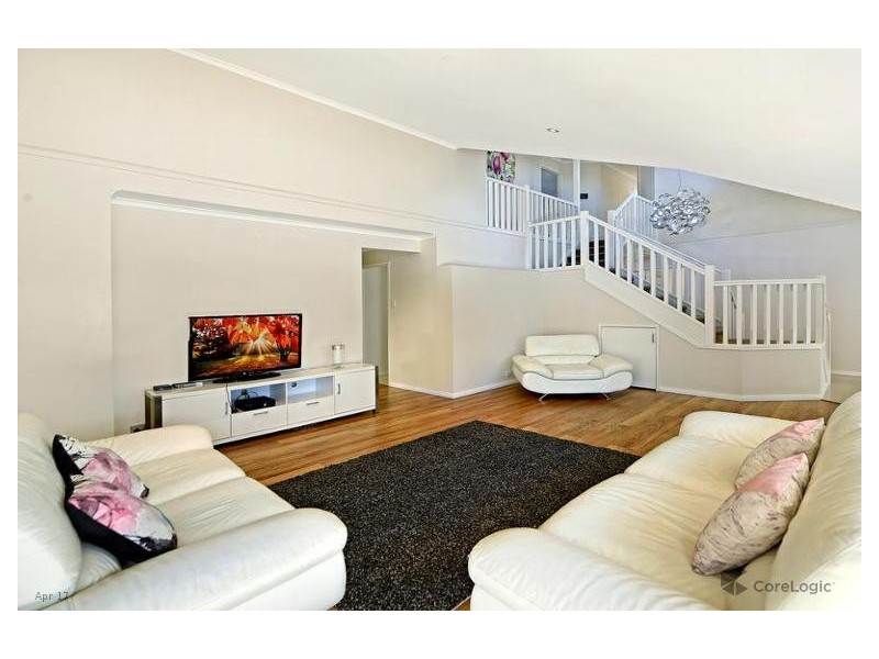 112 Pebble Beach Drive, Runaway Bay QLD 4216