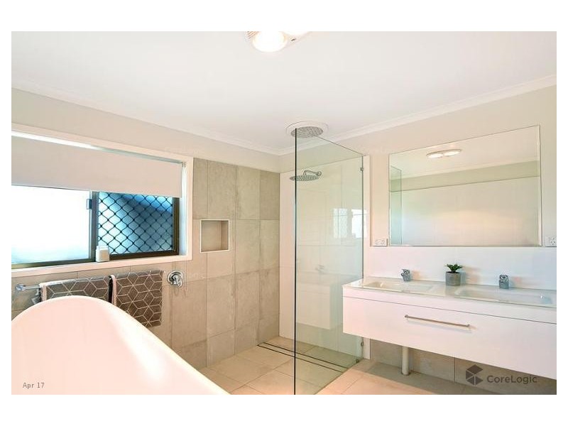 112 Pebble Beach Drive, Runaway Bay QLD 4216