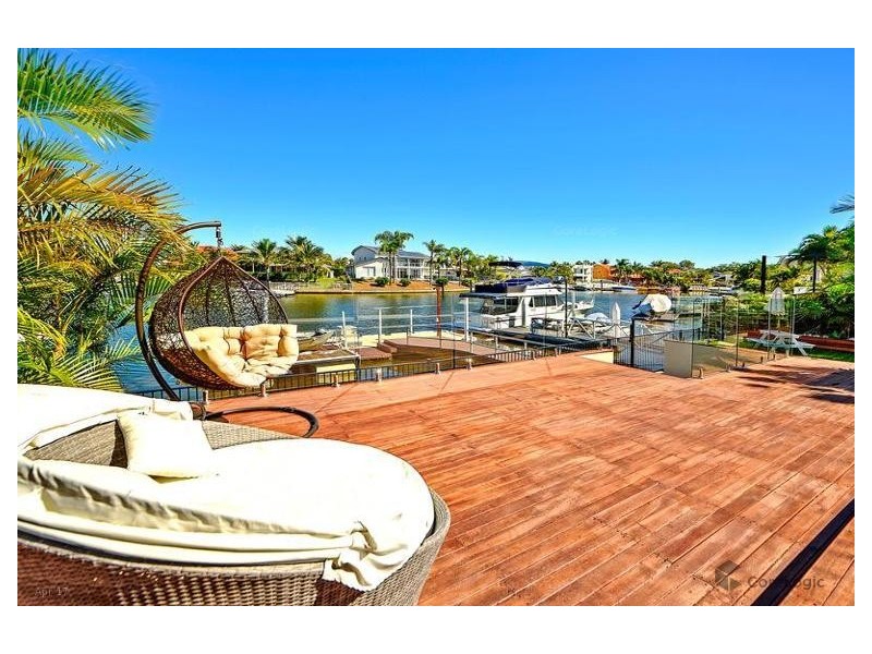 112 Pebble Beach Drive, Runaway Bay QLD 4216