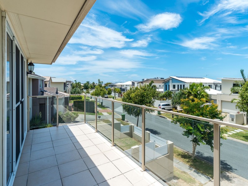 92 Compass Drive, Biggera Waters QLD 4216