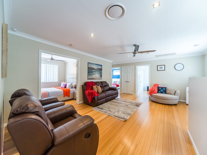 92 Compass Drive, Biggera Waters QLD 4216