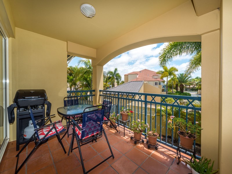 74/88-98 Limetree Parade, Runaway Bay QLD 4216