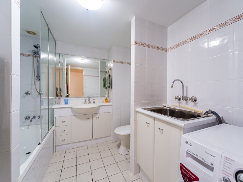 74/88-98 Limetree Parade, Runaway Bay QLD 4216