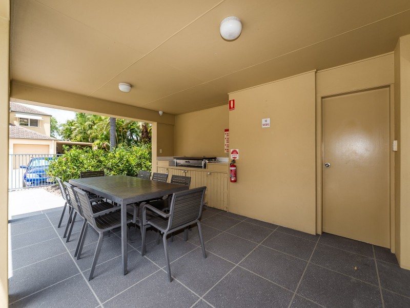 74/88-98 Limetree Parade, Runaway Bay QLD 4216