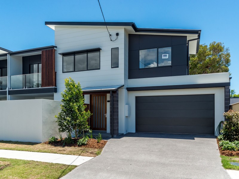 2 Mulkarra Street, Biggera Waters QLD 4216