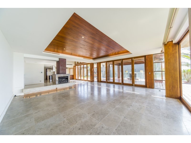 103-105 Hedges Avenue, Mermaid Beach QLD 4218