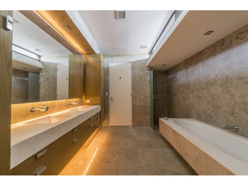 103-105 Hedges Avenue, Mermaid Beach QLD 4218