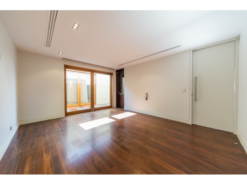 103-105 Hedges Avenue, Mermaid Beach QLD 4218