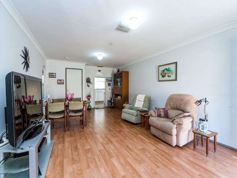 1/132 Whiting Street, Labrador QLD 4215