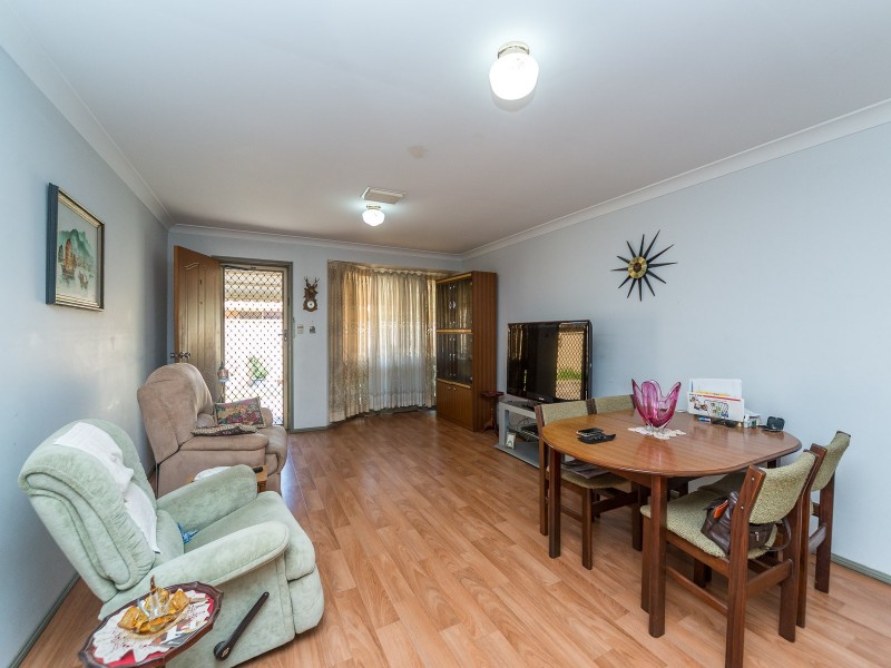 1/132 Whiting Street, Labrador QLD 4215