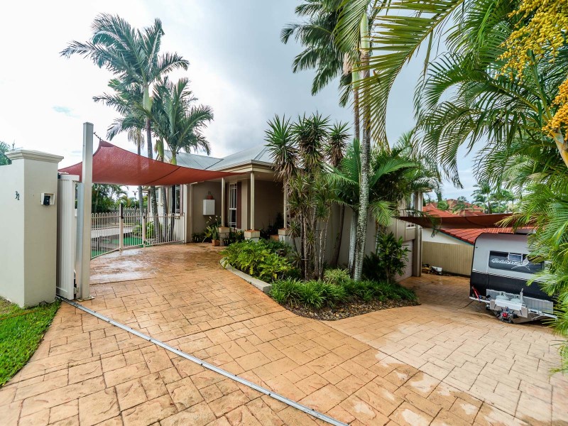 32 Monterey Keys Drive, Helensvale QLD 4212