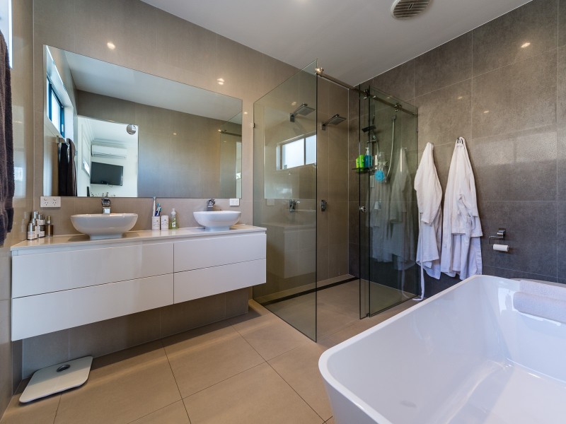 5 Drysdale Place, Paradise Point QLD 4216