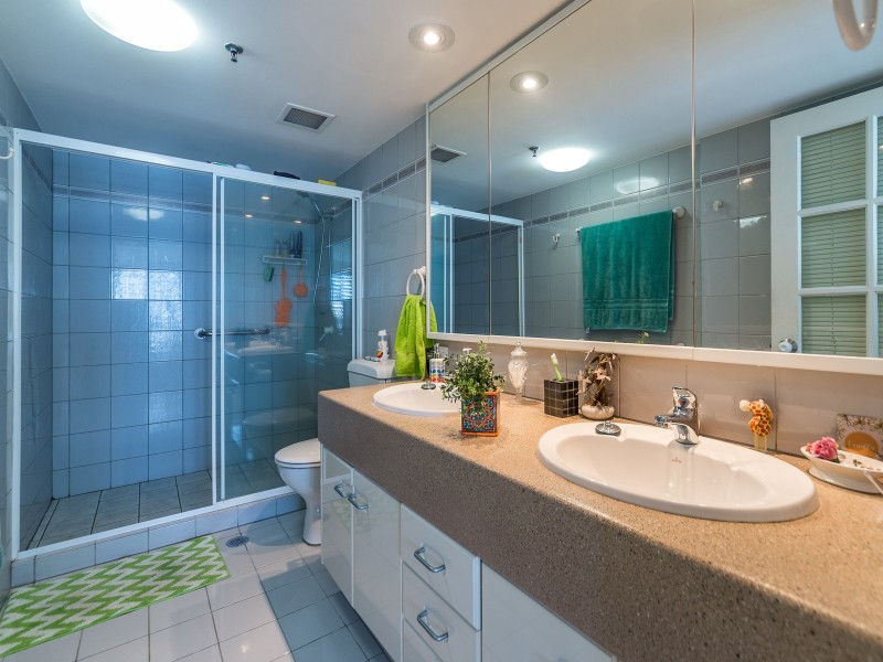 66/21 Bayview Street, Runaway Bay QLD 4216