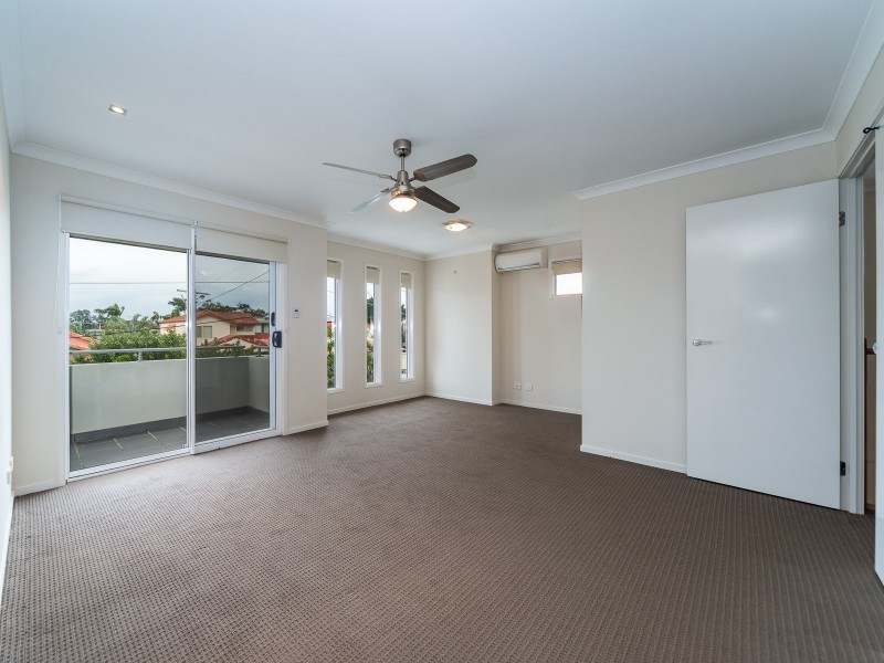 54 Howard Street, Runaway Bay QLD 4216