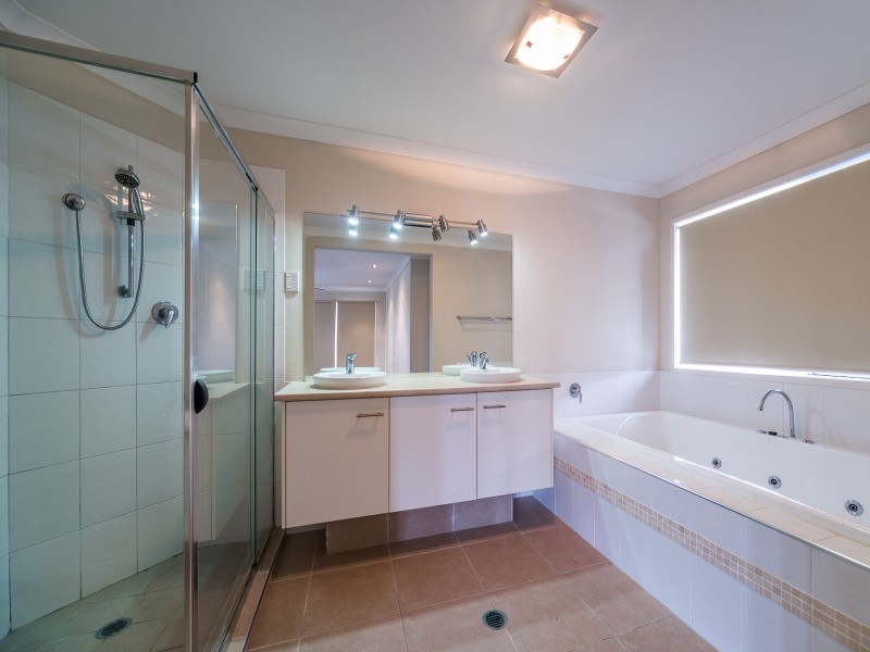 54 Howard Street, Runaway Bay QLD 4216