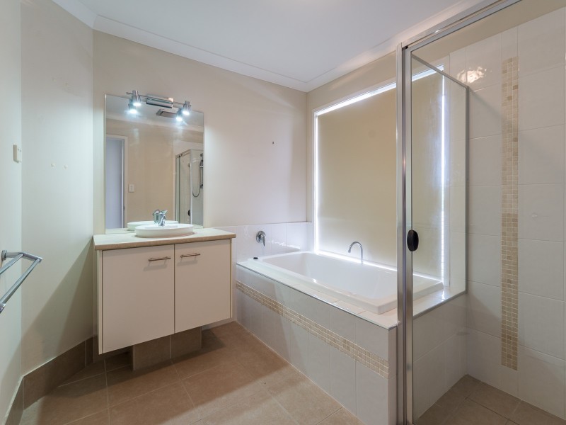 54 Howard Street, Runaway Bay QLD 4216