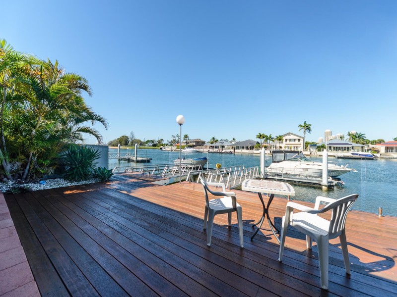 2/8 Markham Avenue, Runaway Bay QLD 4216