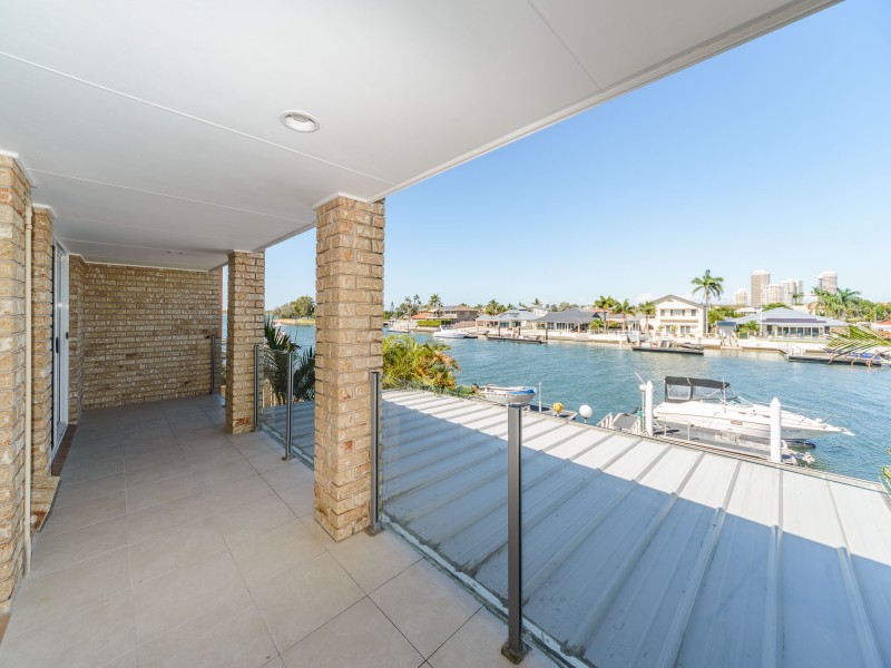 2/8 Markham Avenue, Runaway Bay QLD 4216