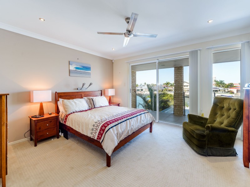 2/8 Markham Avenue, Runaway Bay QLD 4216