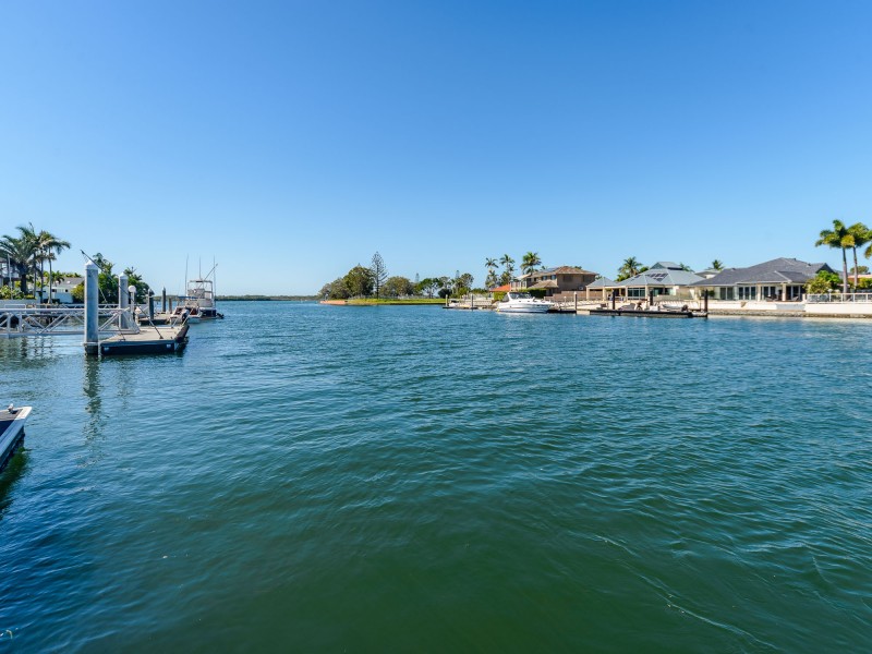 2/8 Markham Avenue, Runaway Bay QLD 4216