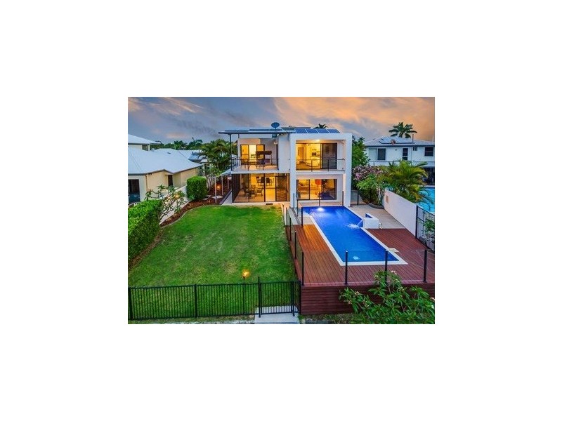 9 Dobell Avenue, Paradise Point QLD 4216