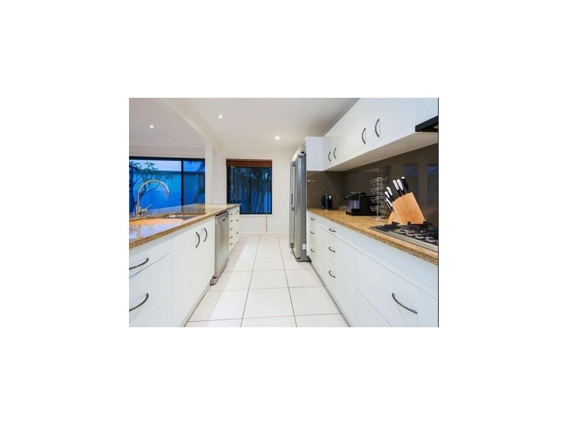 9 Dobell Avenue, Paradise Point QLD 4216