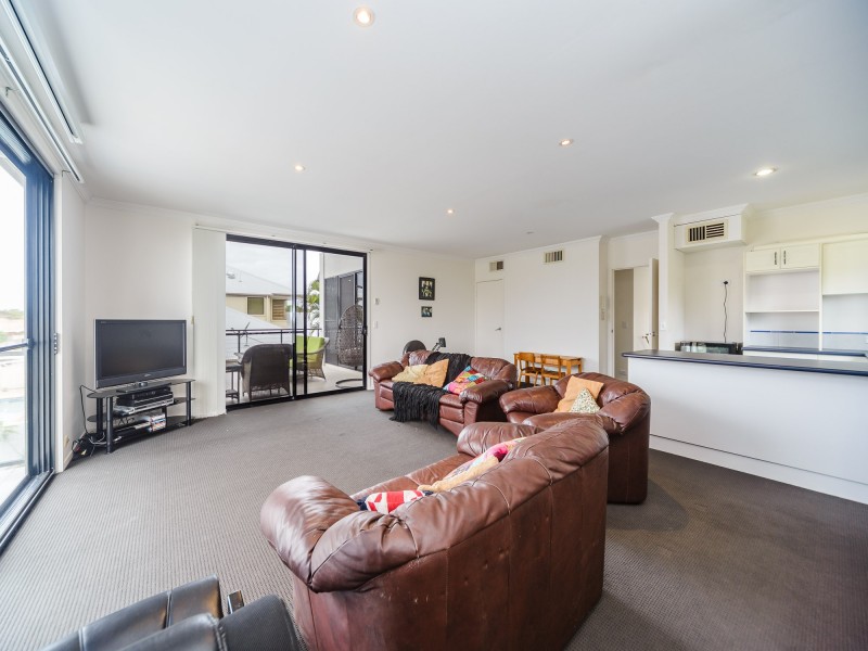 9 Dobell Avenue, Paradise Point QLD 4216