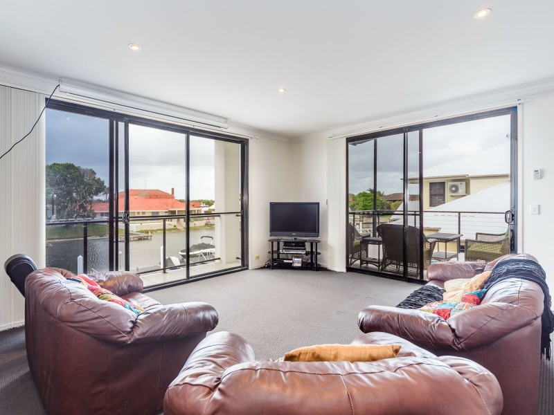 9 Dobell Avenue, Paradise Point QLD 4216
