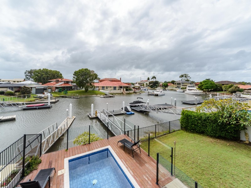 9 Dobell Avenue, Paradise Point QLD 4216