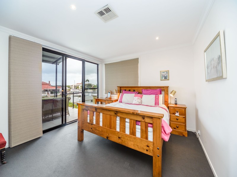 9 Dobell Avenue, Paradise Point QLD 4216