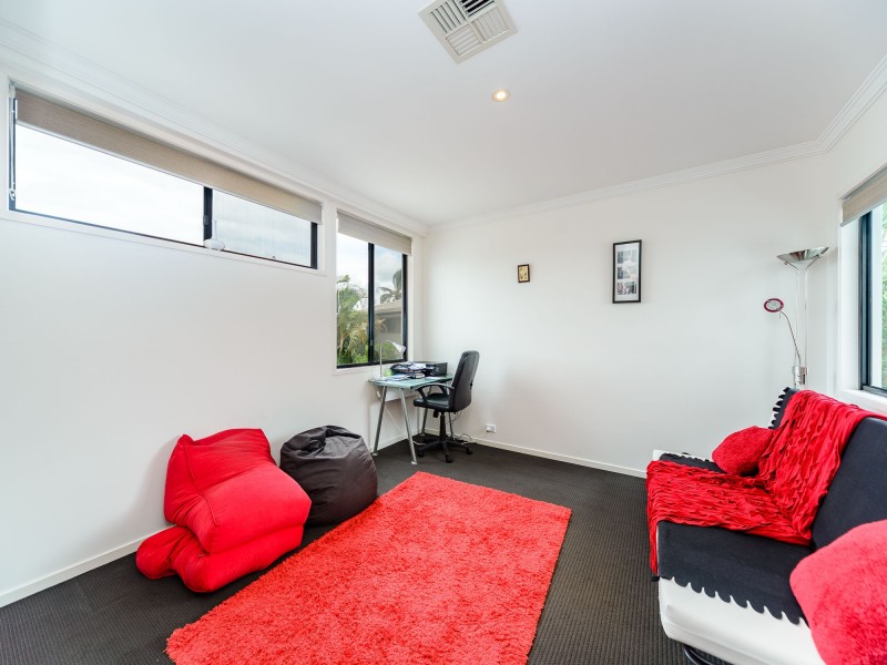 9 Dobell Avenue, Paradise Point QLD 4216