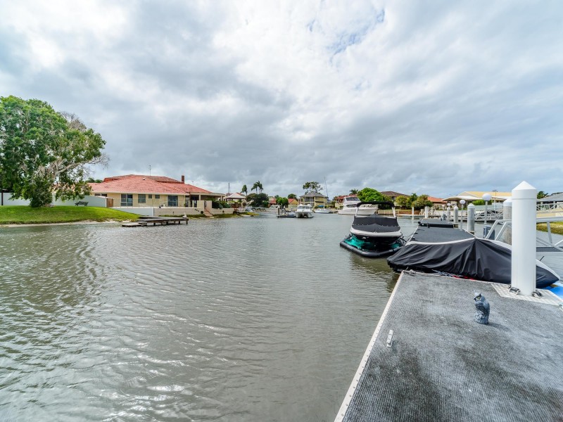 9 Dobell Avenue, Paradise Point QLD 4216