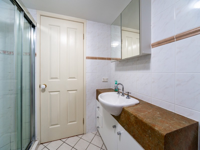 17/89 Bayview Street, Runaway Bay QLD 4216