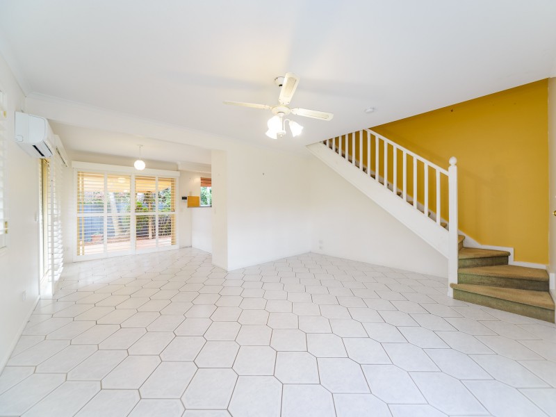 1/402 Pine Ridge Road, Coombabah QLD 4216