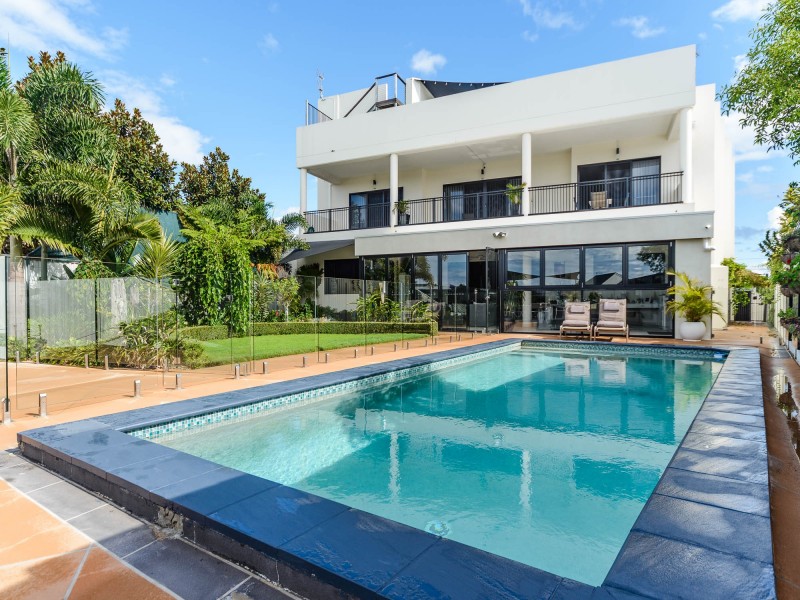 7 Wau Avenue, Runaway Bay QLD 4216