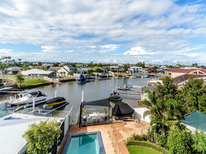 7 Wau Avenue, Runaway Bay QLD 4216