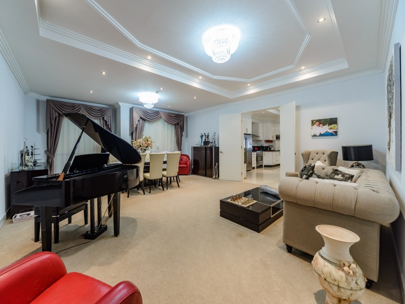 7 Wau Avenue, Runaway Bay QLD 4216