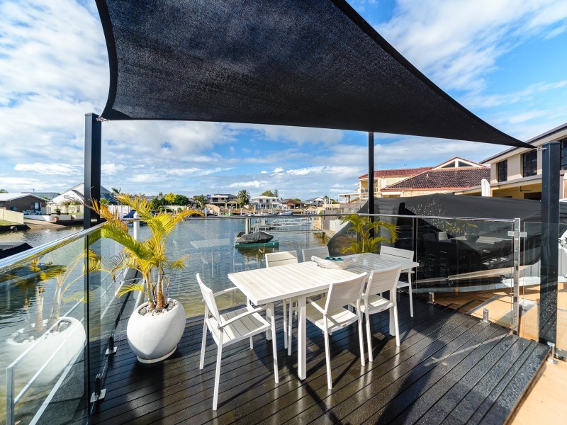 7 Wau Avenue, Runaway Bay QLD 4216