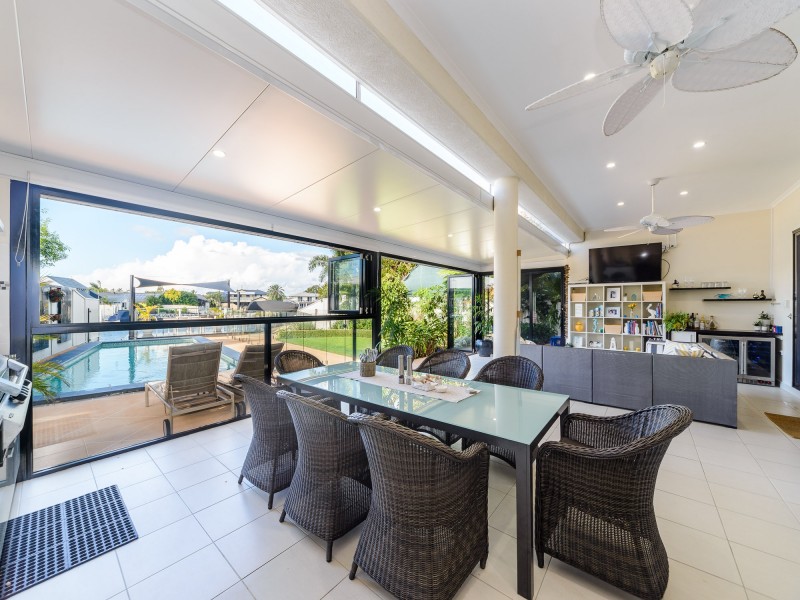 7 Wau Avenue, Runaway Bay QLD 4216