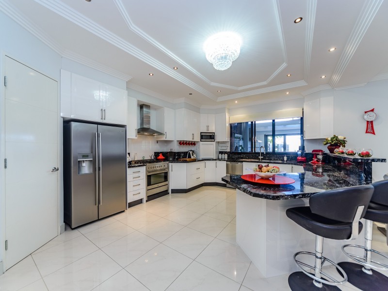 7 Wau Avenue, Runaway Bay QLD 4216