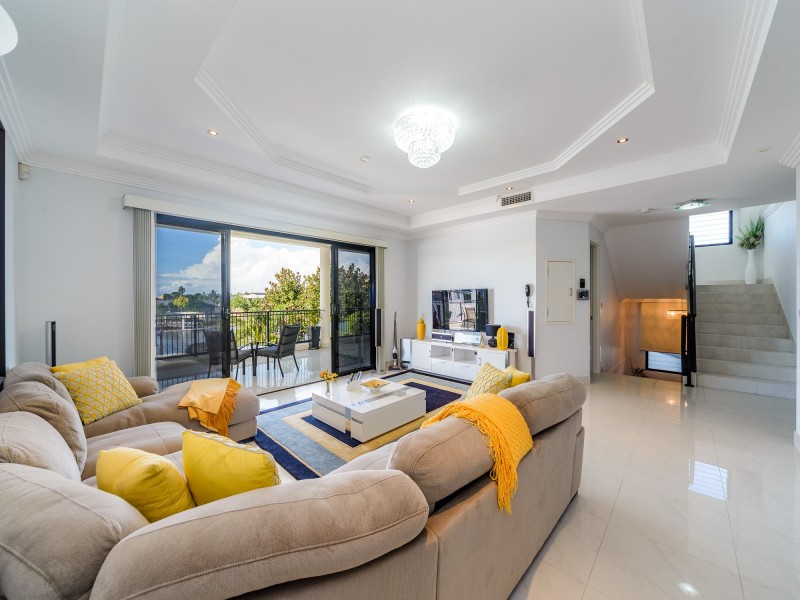 7 Wau Avenue, Runaway Bay QLD 4216