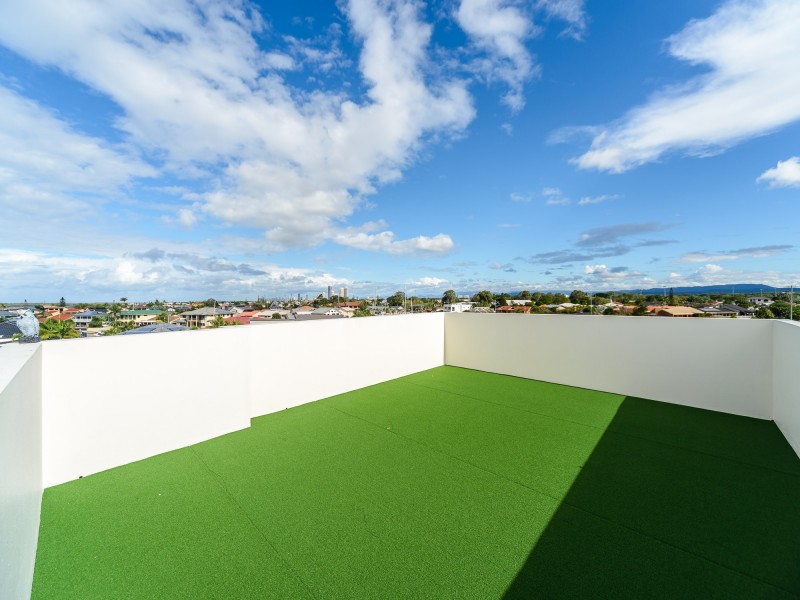 7 Wau Avenue, Runaway Bay QLD 4216