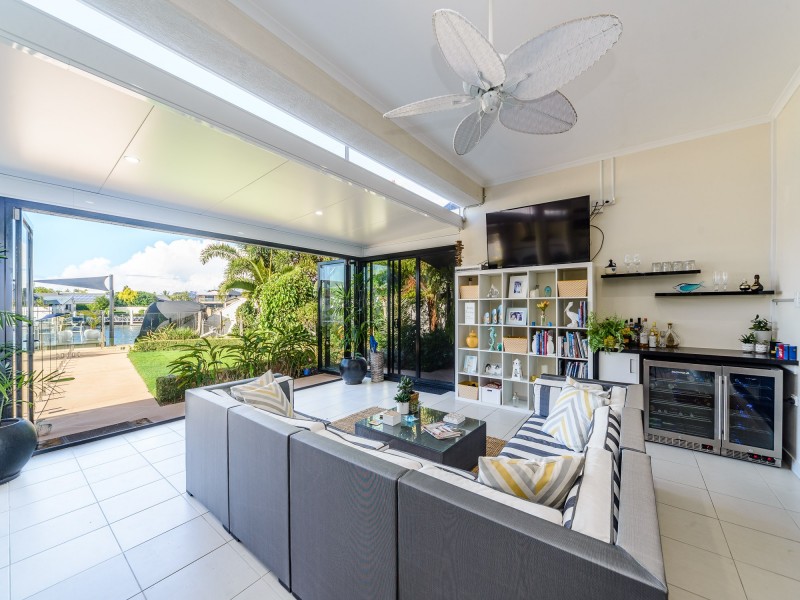 7 Wau Avenue, Runaway Bay QLD 4216