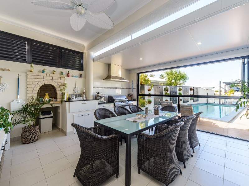 7 Wau Avenue, Runaway Bay QLD 4216
