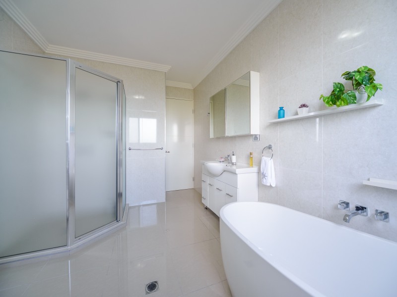 7 Wau Avenue, Runaway Bay QLD 4216