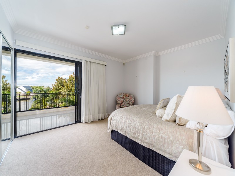 7 Wau Avenue, Runaway Bay QLD 4216