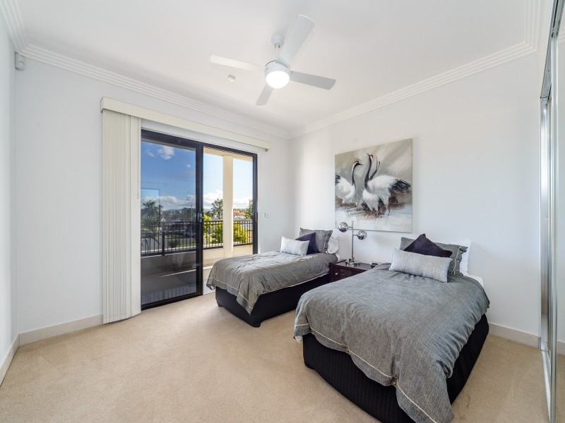 7 Wau Avenue, Runaway Bay QLD 4216