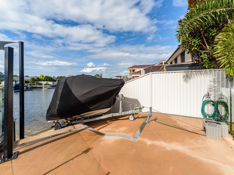7 Wau Avenue, Runaway Bay QLD 4216