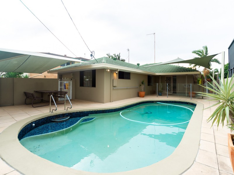 7 Margaroola Avenue, Biggera Waters QLD 4216