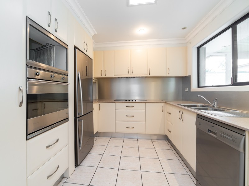 7 Margaroola Avenue, Biggera Waters QLD 4216